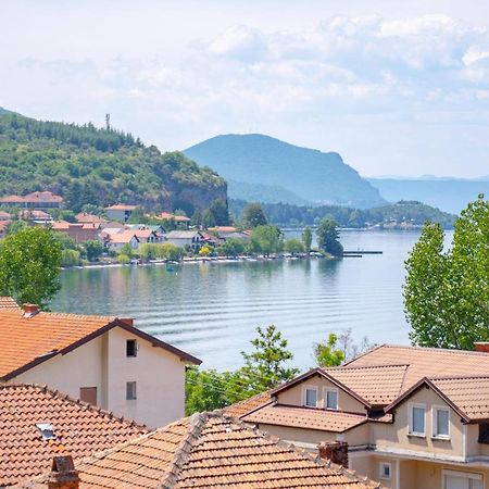 Et Larum Peštani Esterno foto