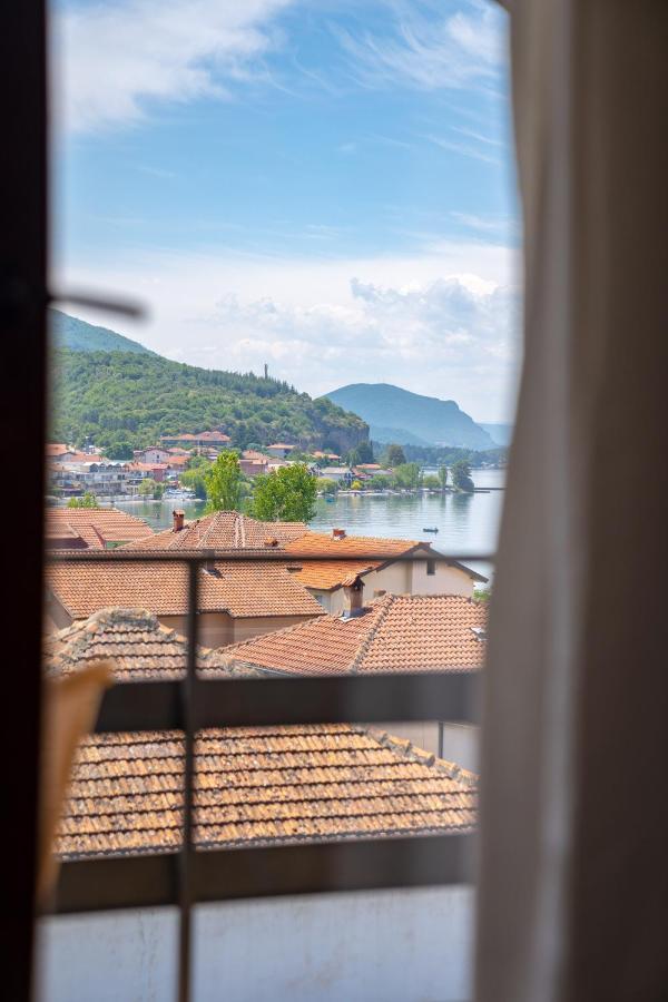 Et Larum Peštani Esterno foto