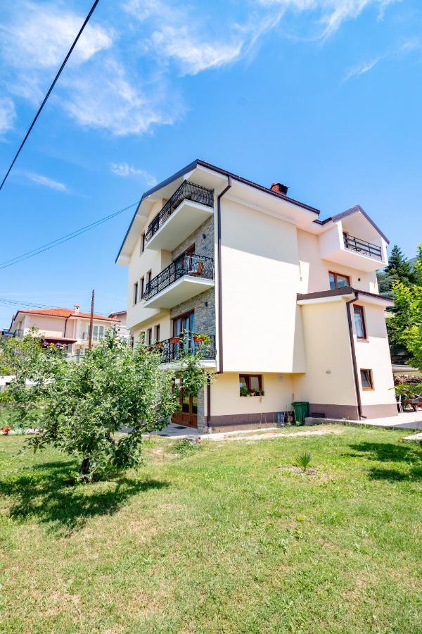 Et Larum Peštani Esterno foto