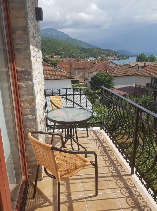 Et Larum Peštani Esterno foto