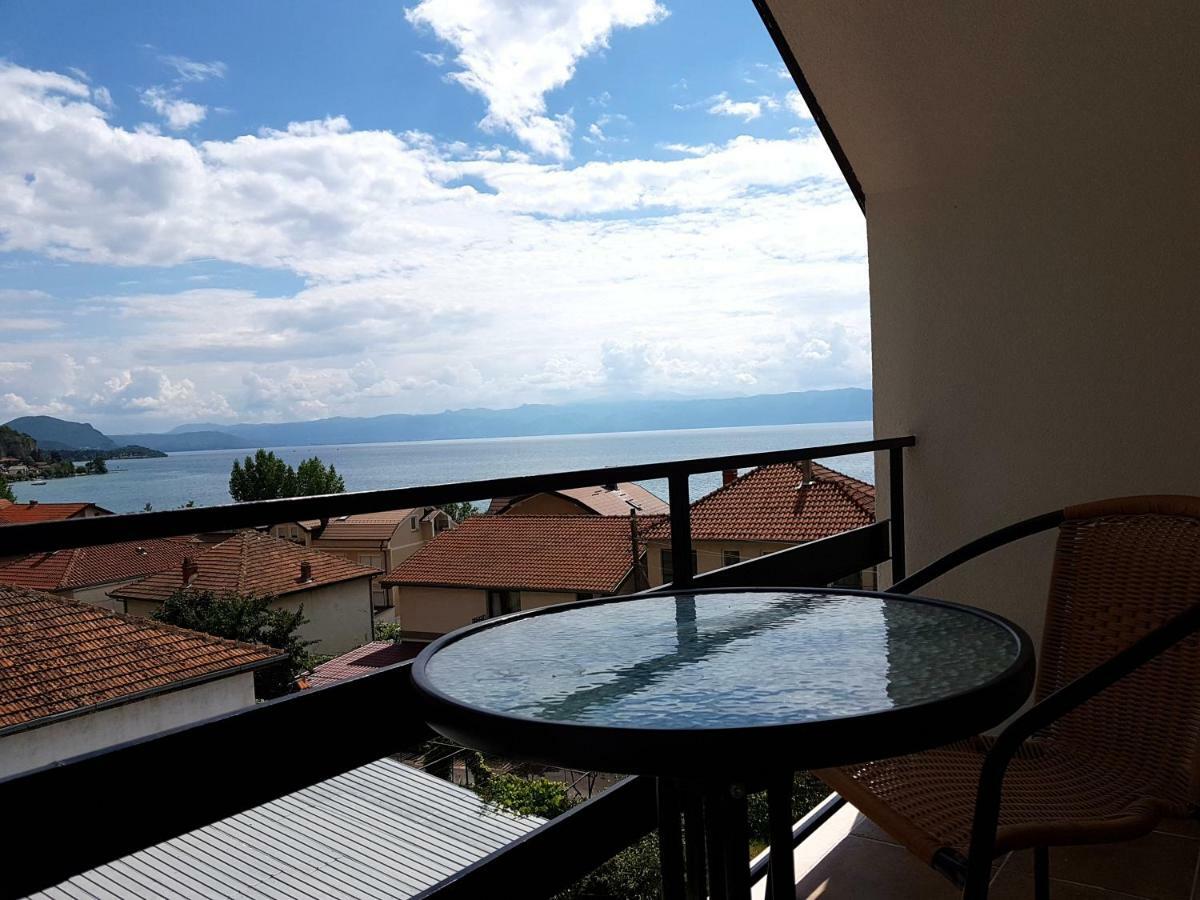 Et Larum Peštani Esterno foto