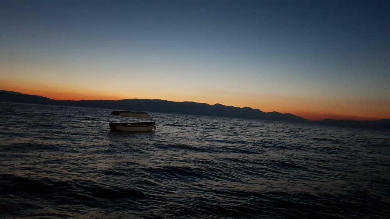 Et Larum Peštani Esterno foto