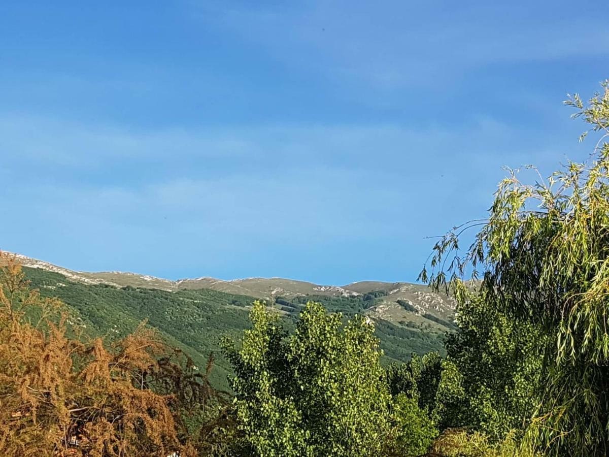 Et Larum Peštani Esterno foto